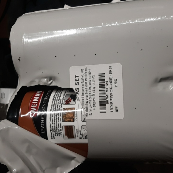 Weiman LeatherWipes. Set of 2 - Picture 2 of 2